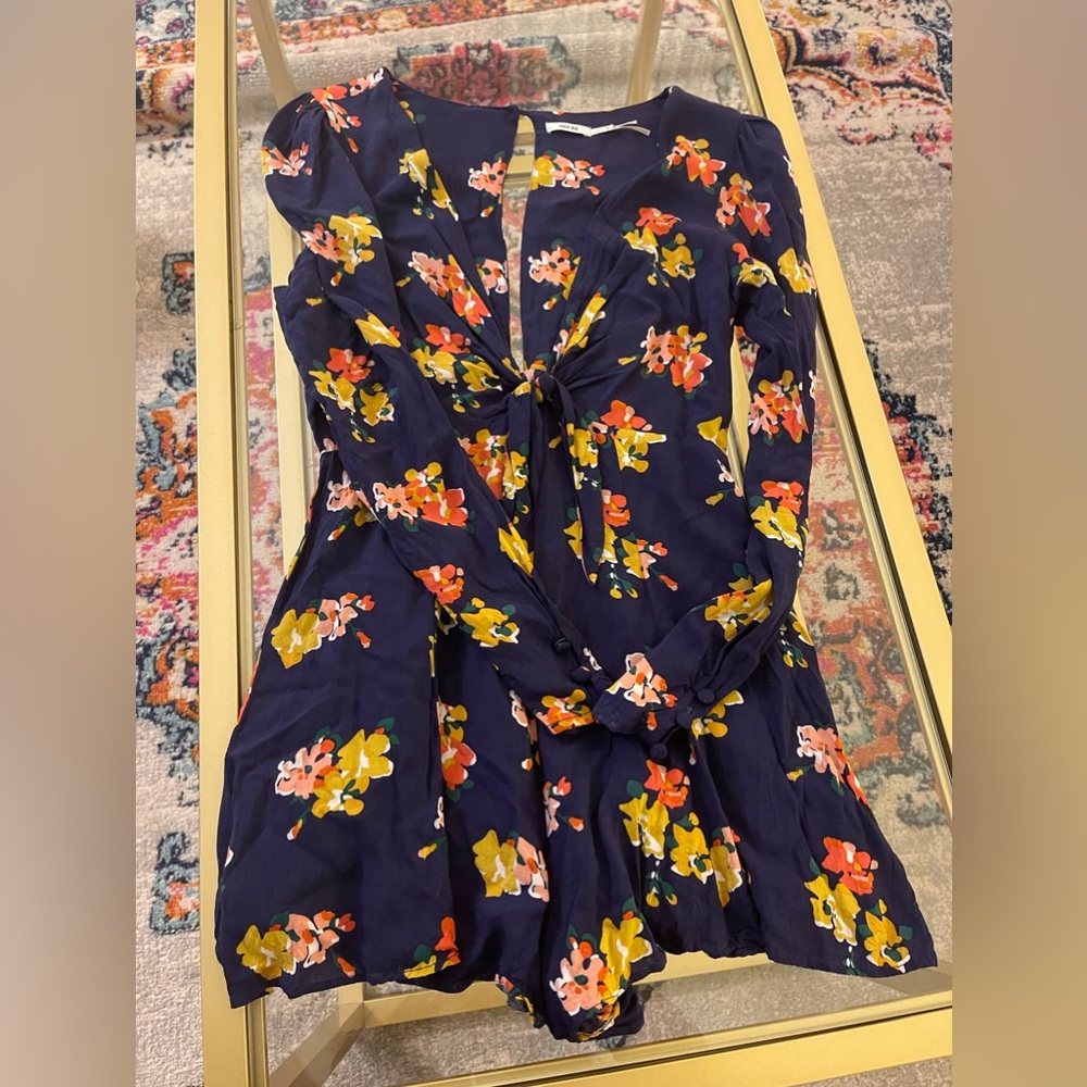 Urban Outfitters deep v floral romper size xs